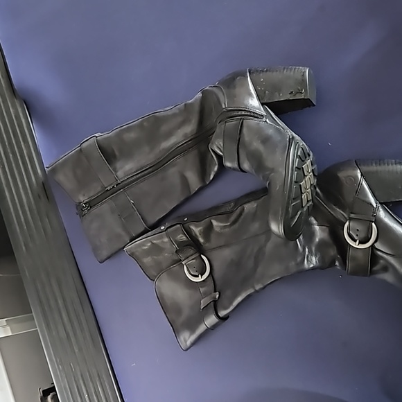 Boots - Picture 2 of 5